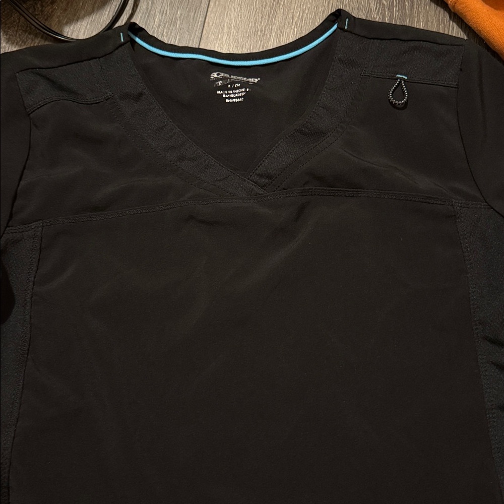 Black V-Neck Scrub Top